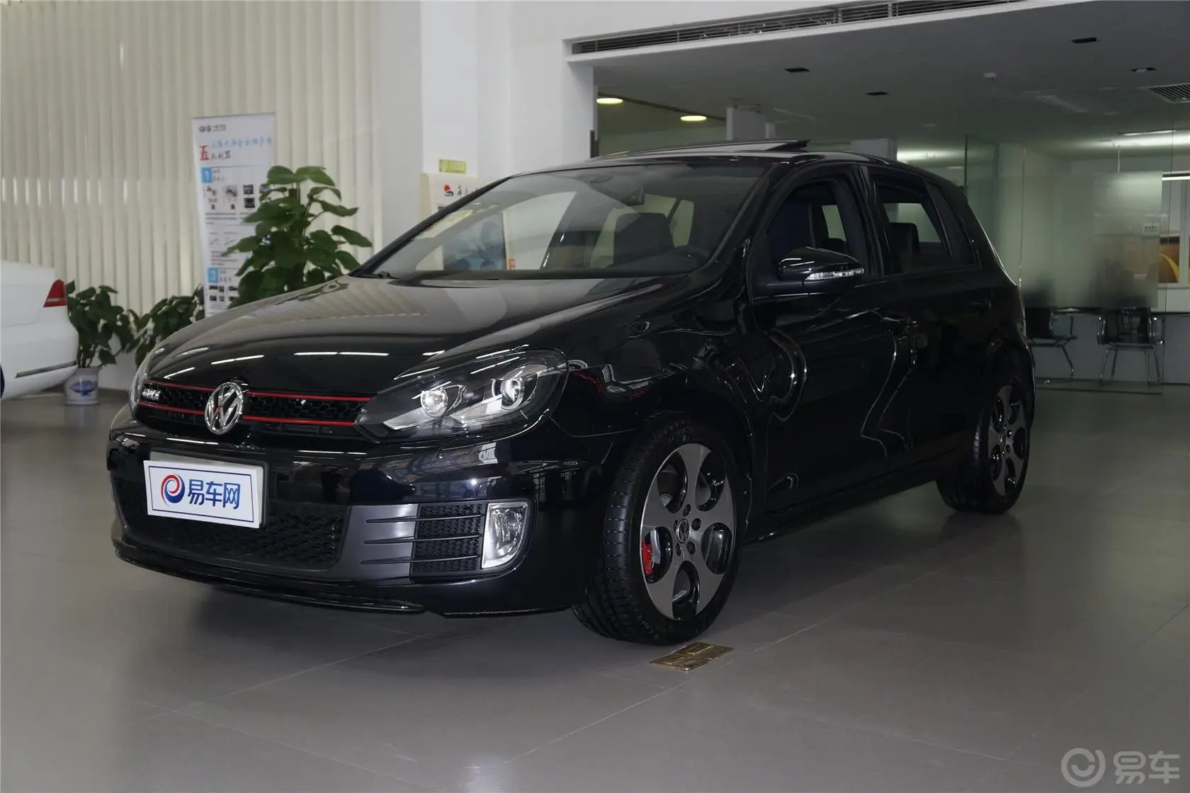 高尔夫GTI 2.0L 双离合 舒适版侧前45度车头向左水平