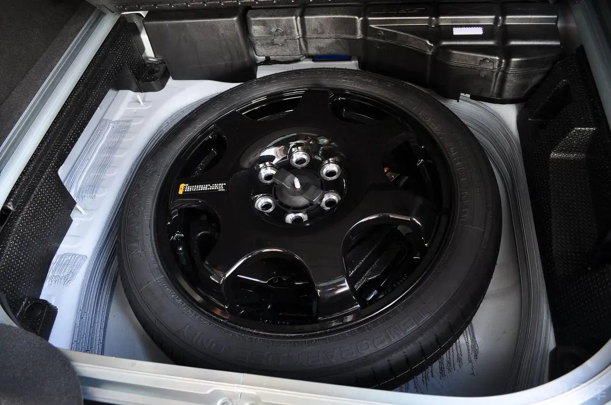 凯迪拉克SRX3.0L 手自一体 精英型备胎