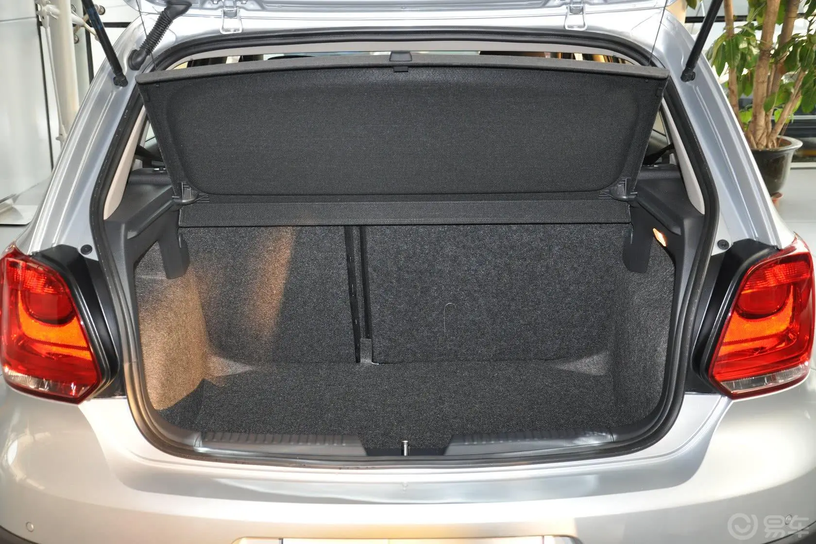 PoloCross 1.6L 手动行李箱空间