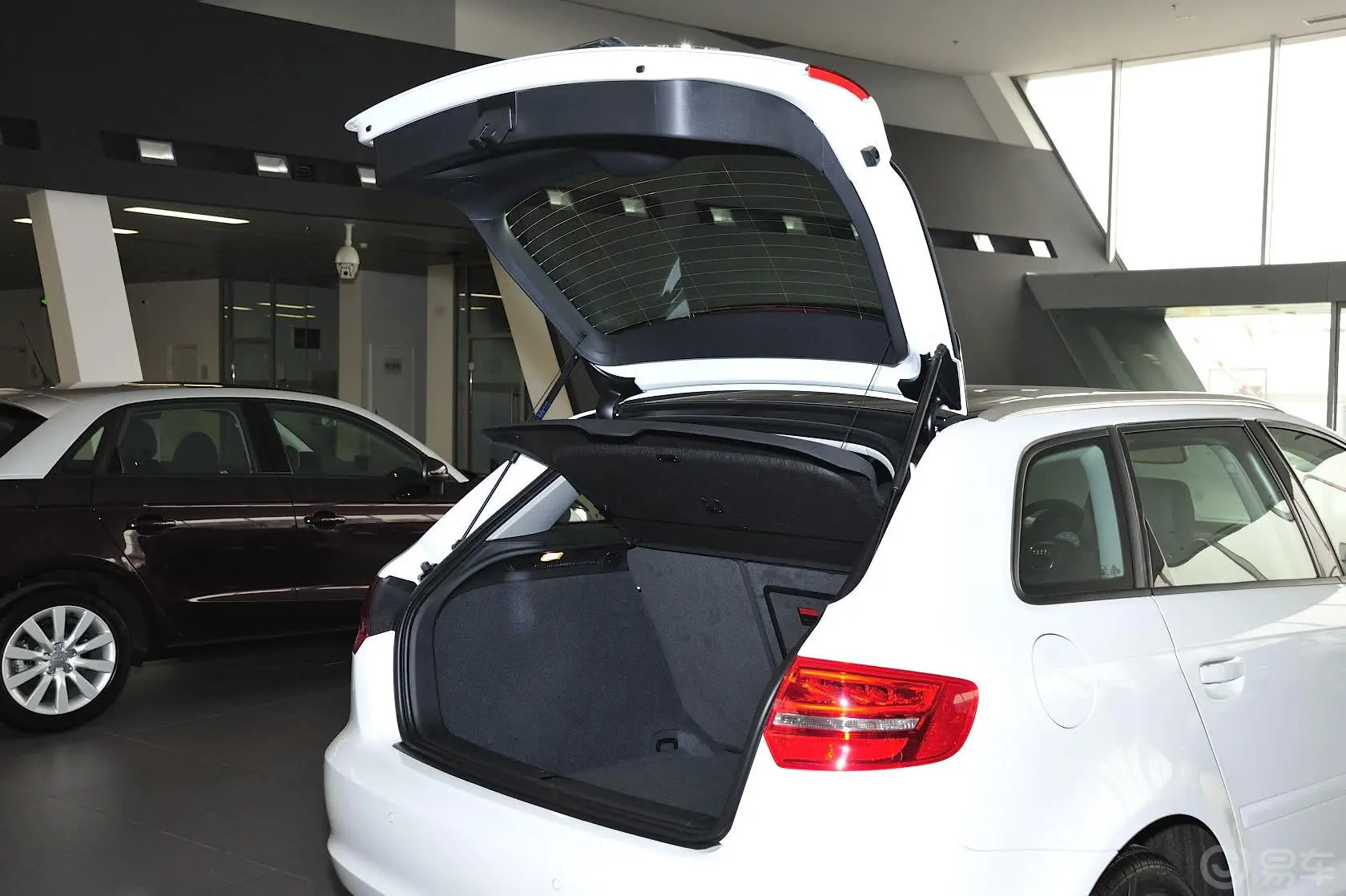 奥迪A3(进口)Sportback 35 TFSI 豪华型行李厢开口范围