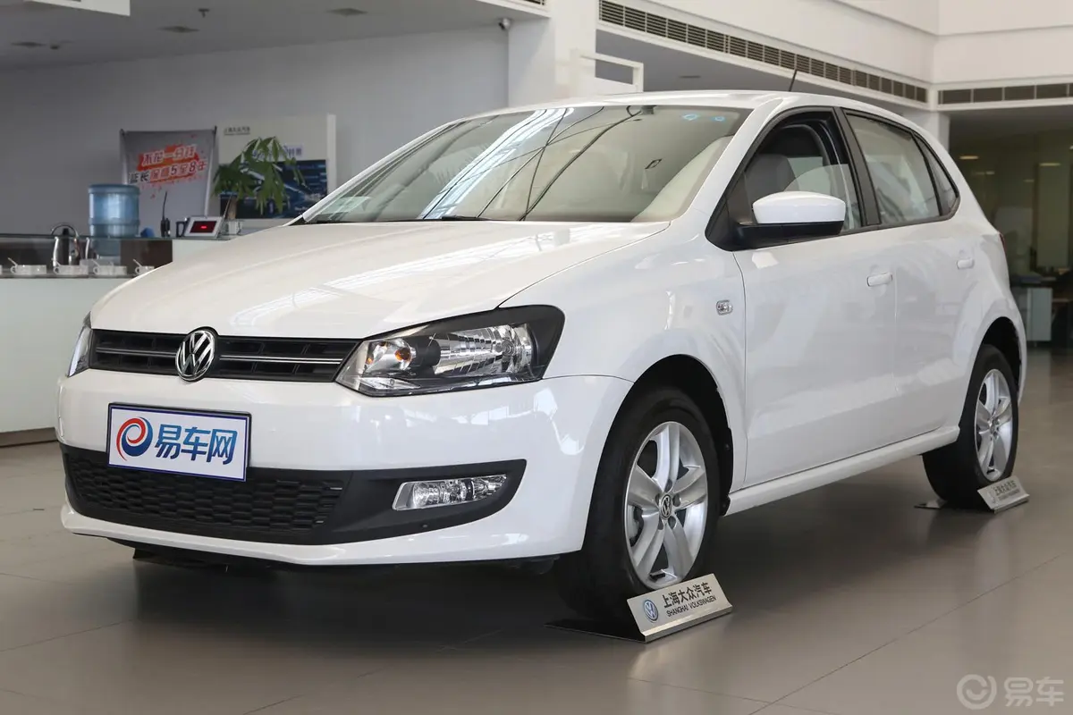 Polo1.4L 手动 舒适版侧前45度车头向左水平