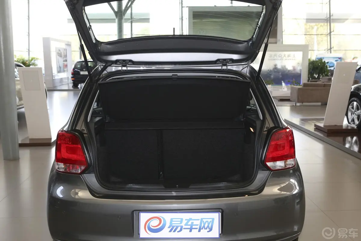 Polo1.4L 手动 舒适版行李箱空间