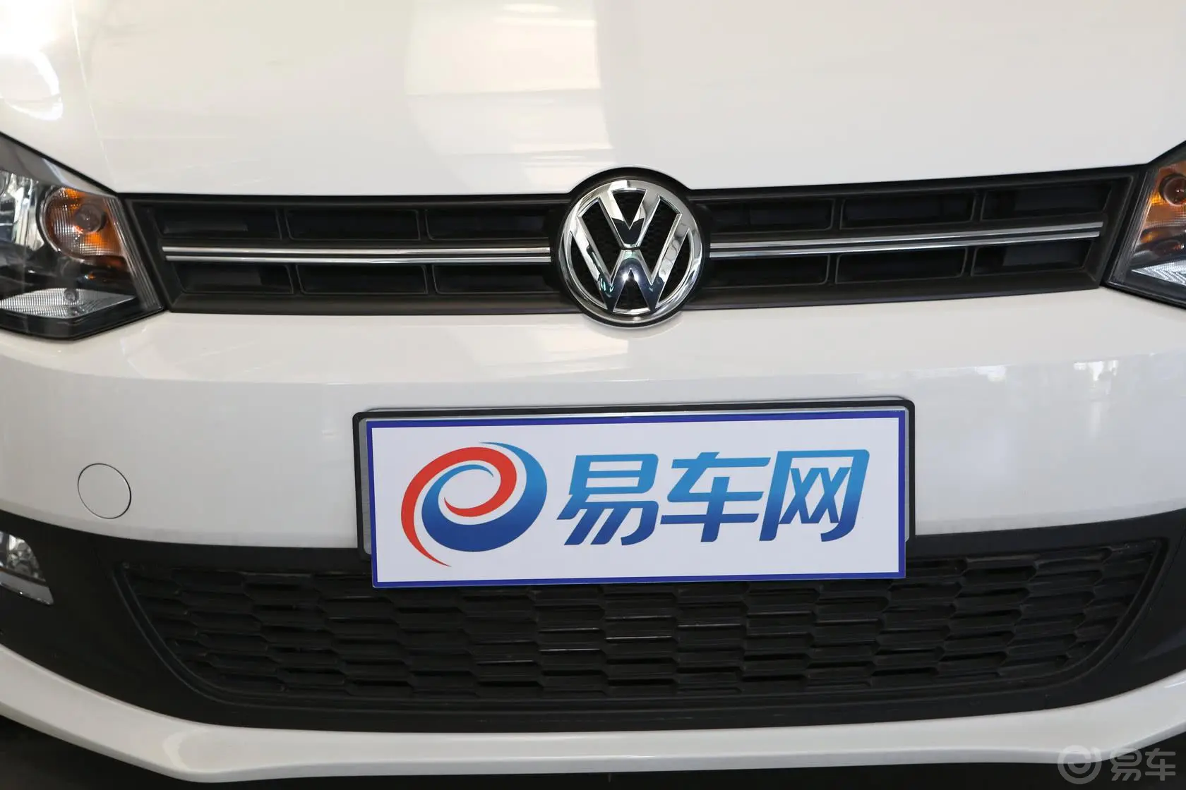 Polo1.6L 自动 豪华版前格栅侧俯拍