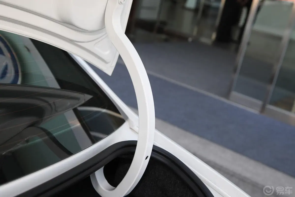 桑塔纳1.4L 手动 舒适版行李厢支撑杆