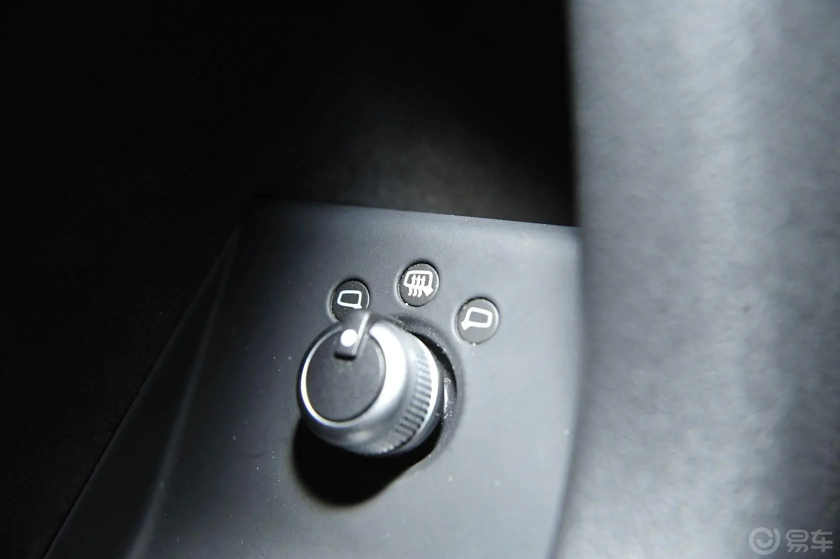 奥迪A3(进口)Sportback 35 TFSI 豪华型外后视镜控制键