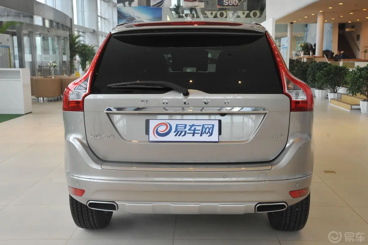 沃尔沃XC60(进口)2.0T T5 改款 智雅版正后水平