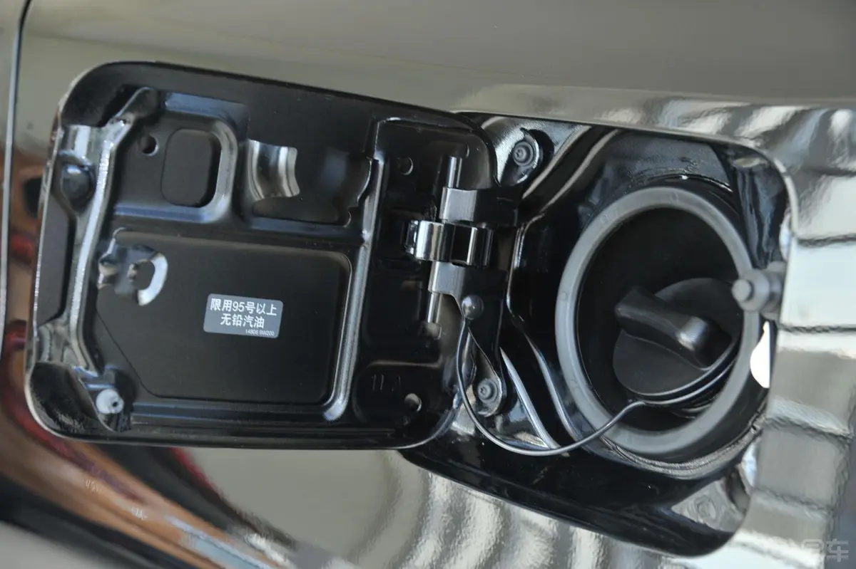 英菲尼迪QX56 手自一体 升级版油箱盖