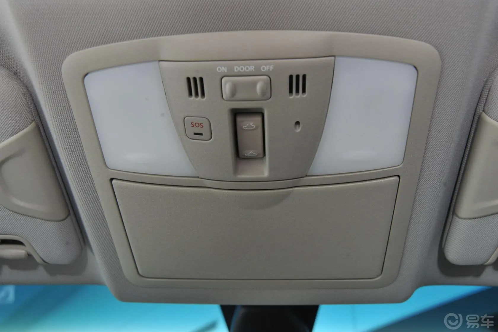 英菲尼迪QX703.7L 标准升级版前排车顶中央控制区