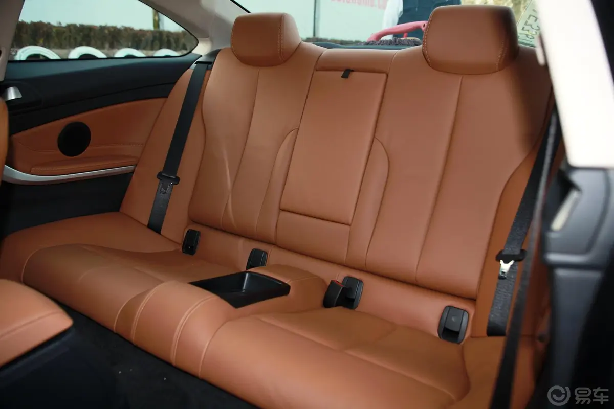 宝马4系双门轿跑车 435i 豪华设计套装后排座椅
