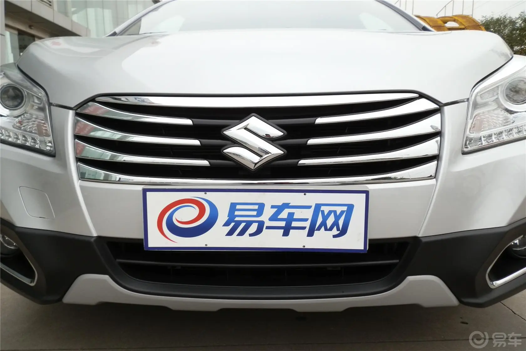 锋驭1.6L CVT 精英型前格栅侧俯拍