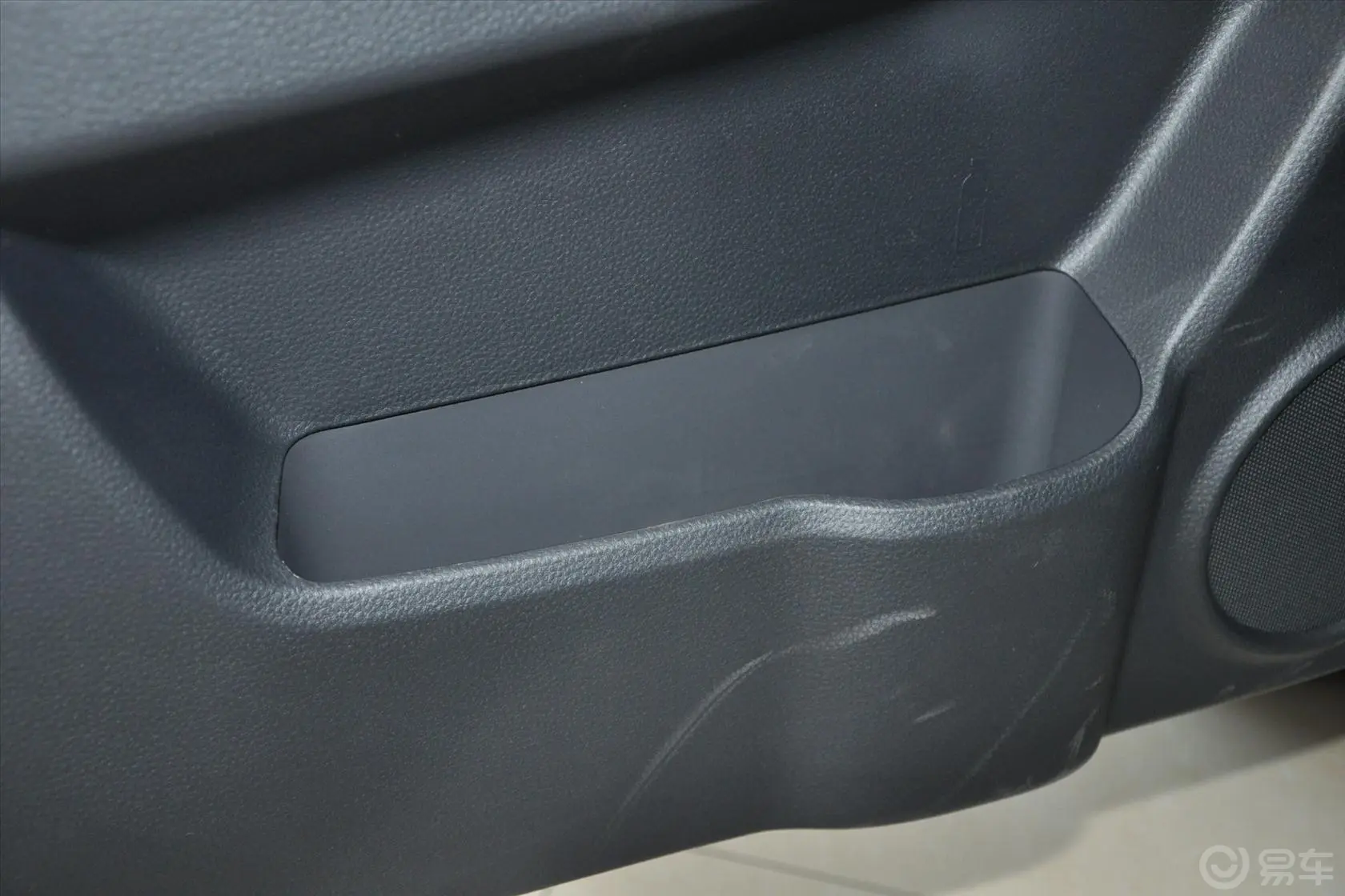 天语 SX4两厢 酷锐版 1.6L 自动20周年3G智能版驾驶员门储物盒
