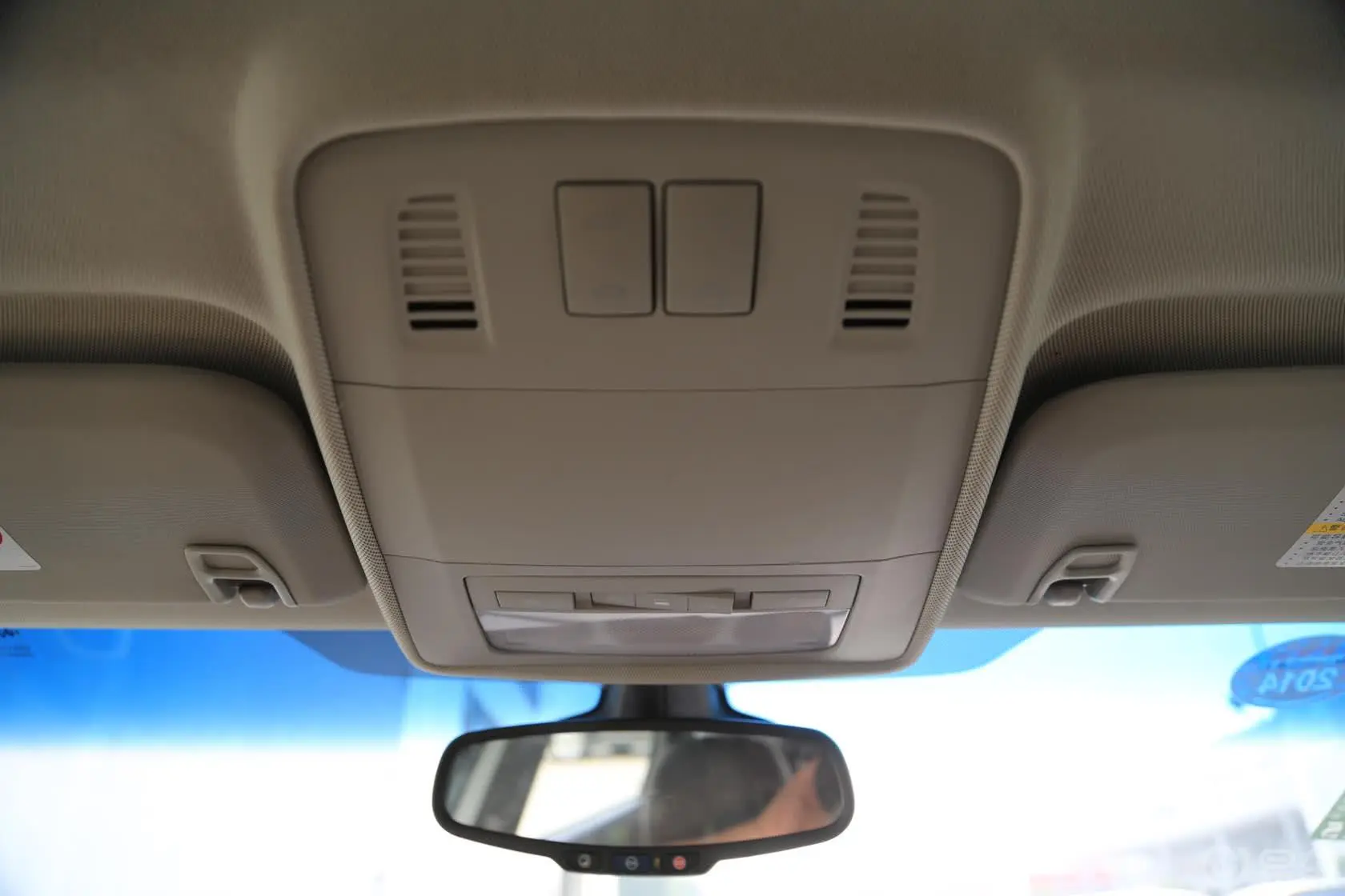 英朗XT 1.6T 自动 时尚运动型前排车顶中央控制区