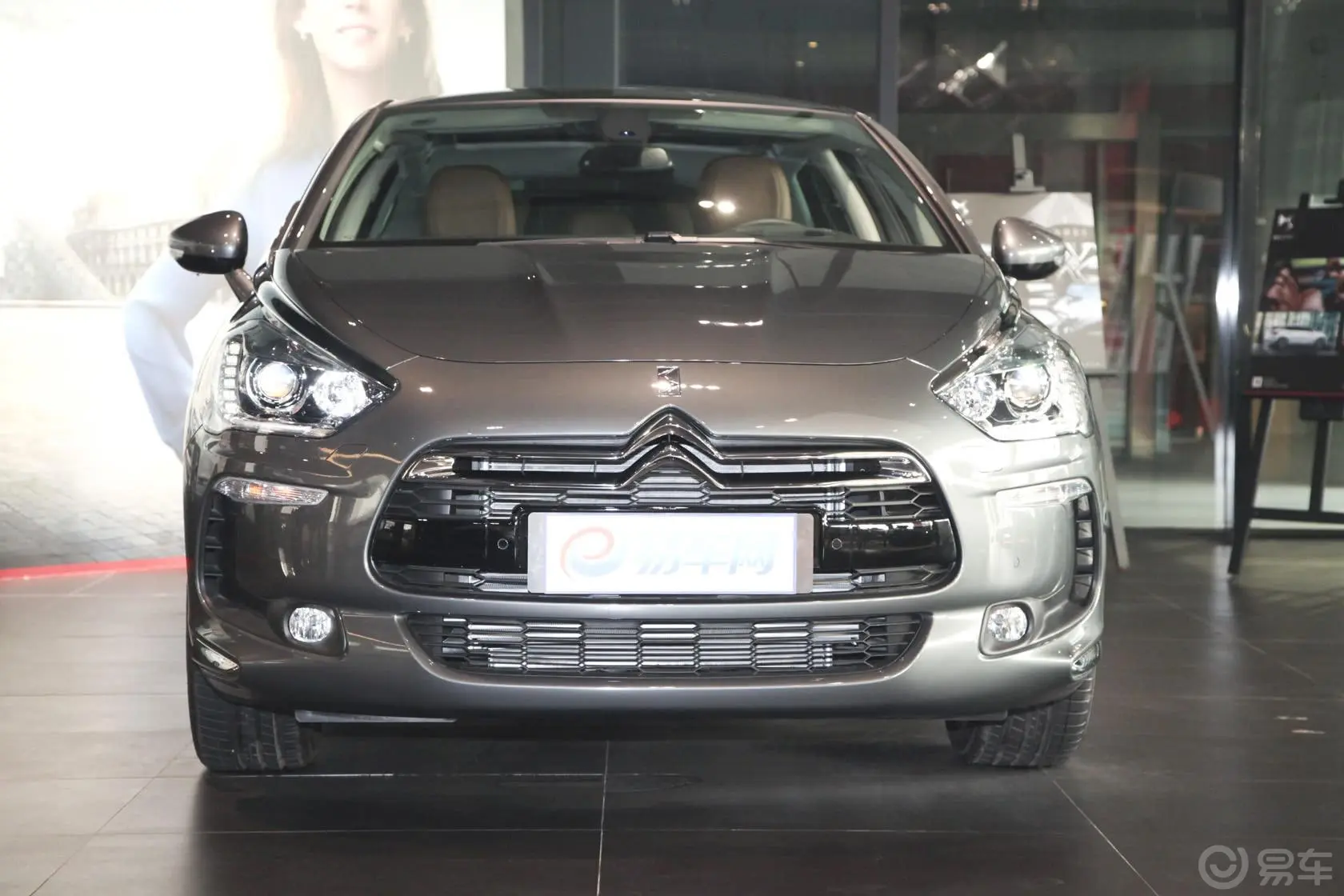 DS 51.6T 手自一体 THP160 豪华版正前水平