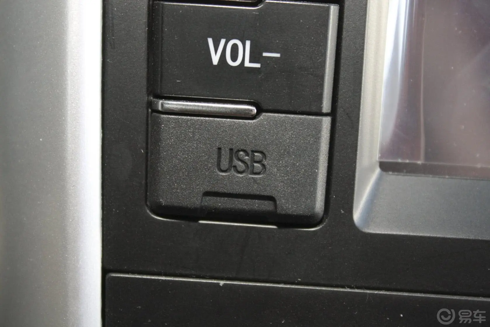 北京汽车E系列两厢 1.5L 乐尚自动版USB接口