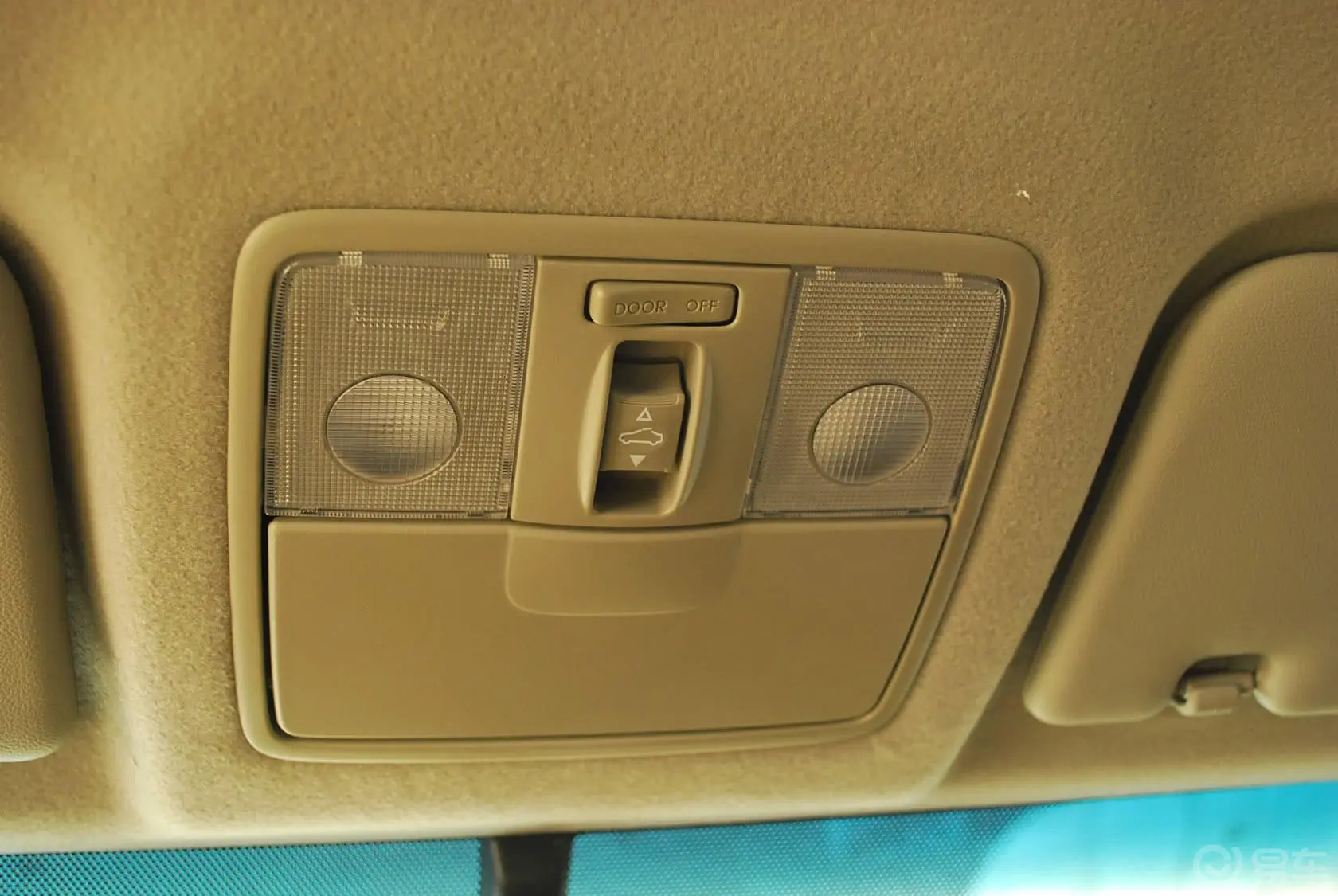 福瑞迪1.6L 手自一体 Premium Special前排车顶中央控制区