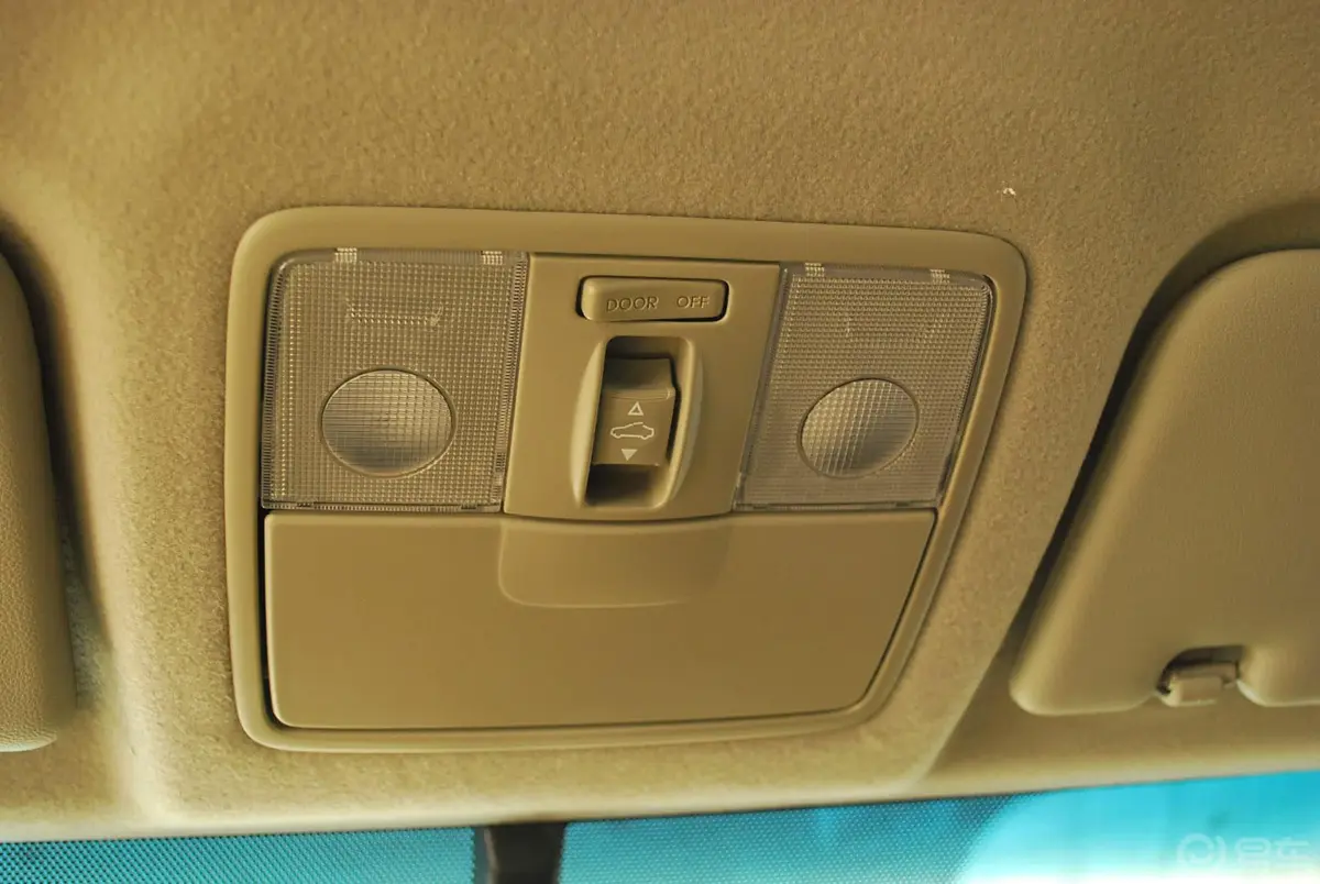 福瑞迪1.6L 手自一体 Premium Special前排车顶中央控制区