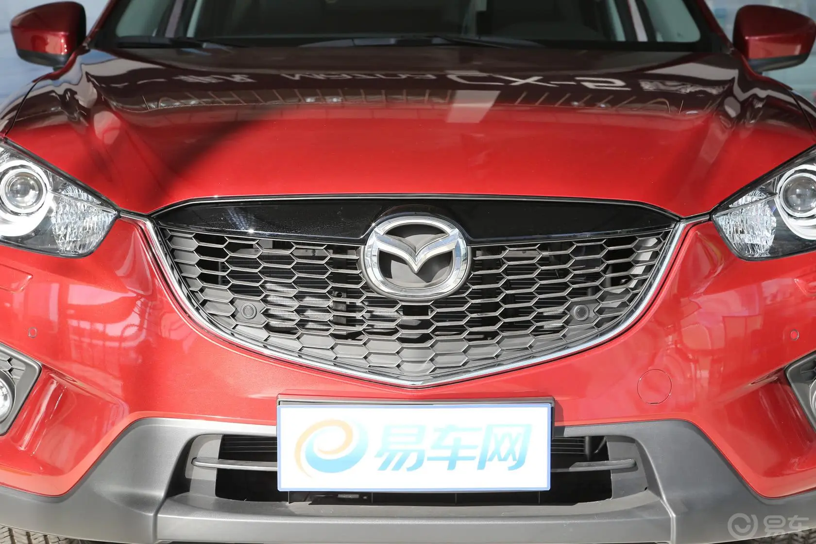 马自达CX-52.0L 自动 两驱 舒适型前格栅侧俯拍