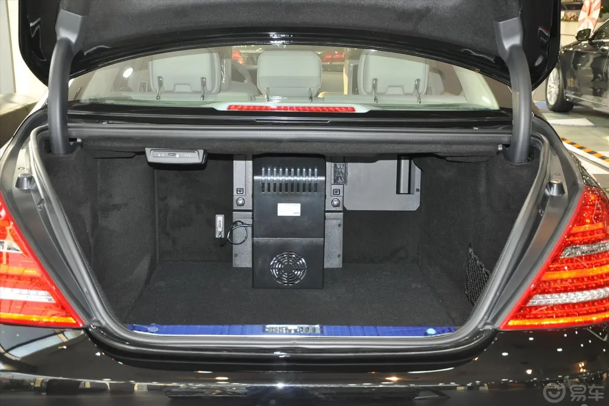 奔驰S级 AMGS65L AMG Grand Edition行李箱空间