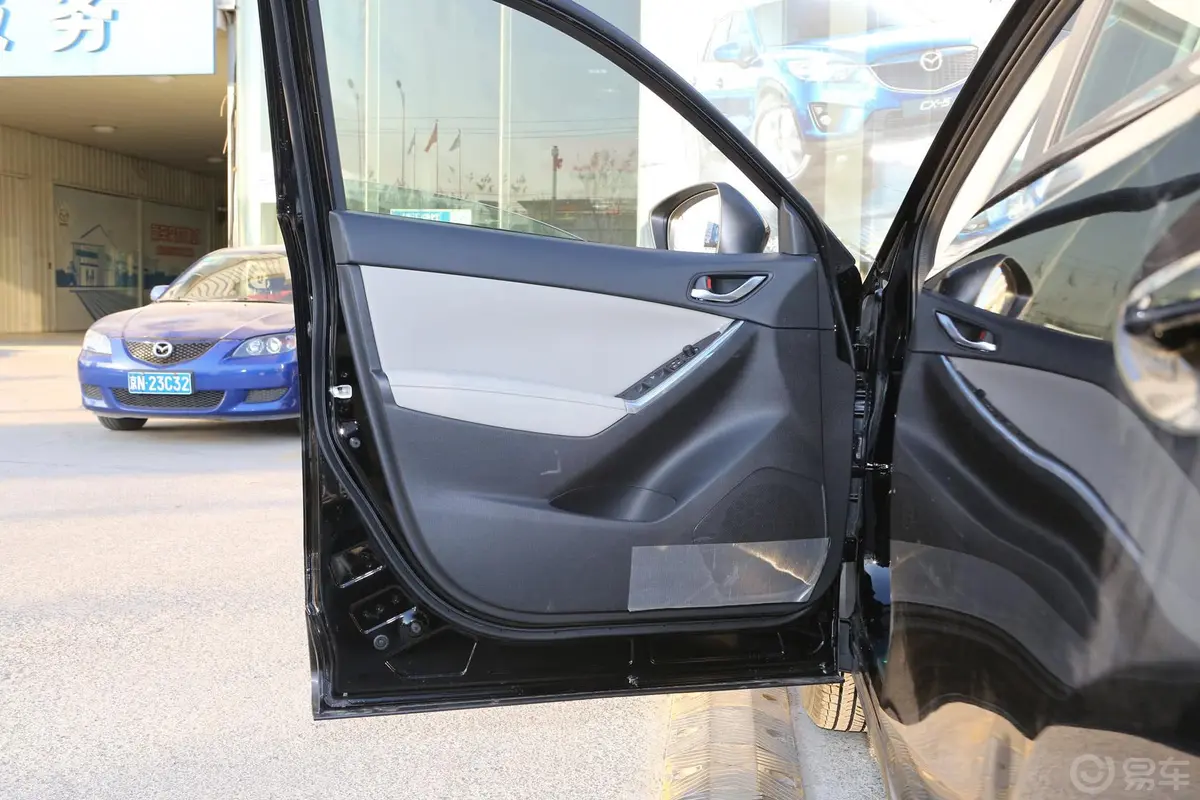 马自达CX-52.0L 自动 两驱 舒适型驾驶员侧车门内门板