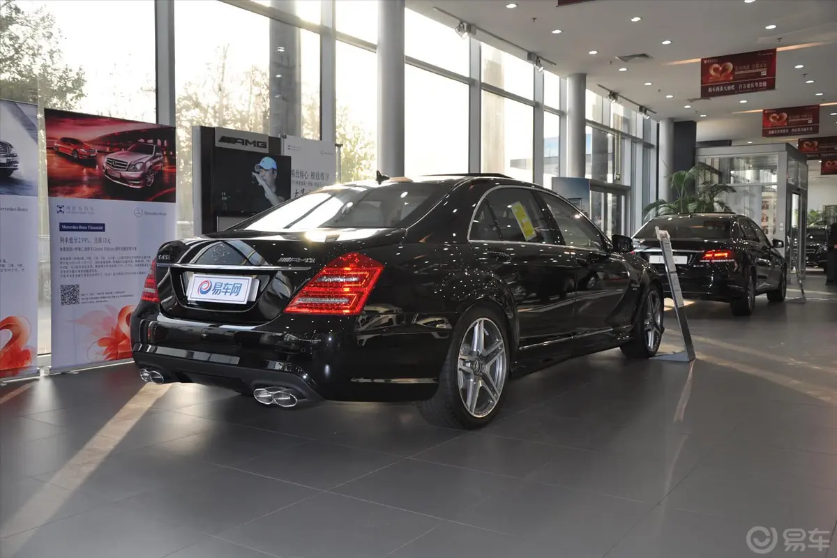 奔驰S级 AMGS65L AMG Grand Edition侧后45度车头向右水平