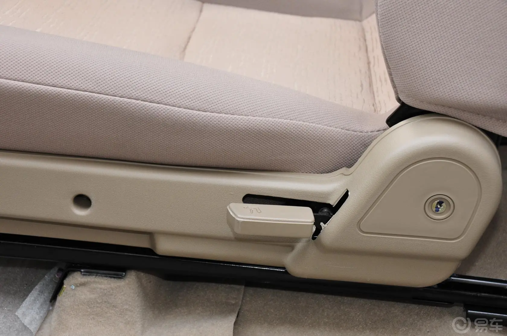 锐骐2WD ZD30柴油标准版 国III座椅调节键