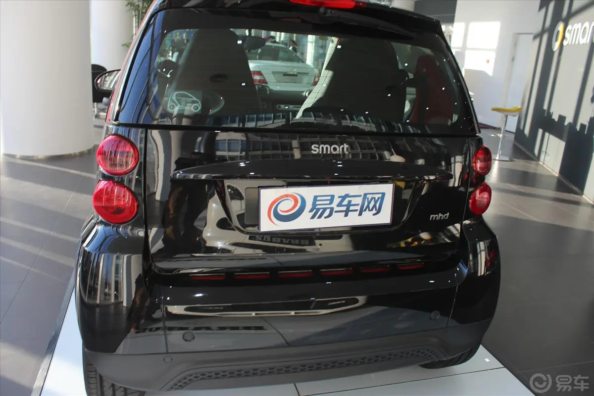 smart fortwo1.0L MHD 硬顶激情烈焰特别版正后水平