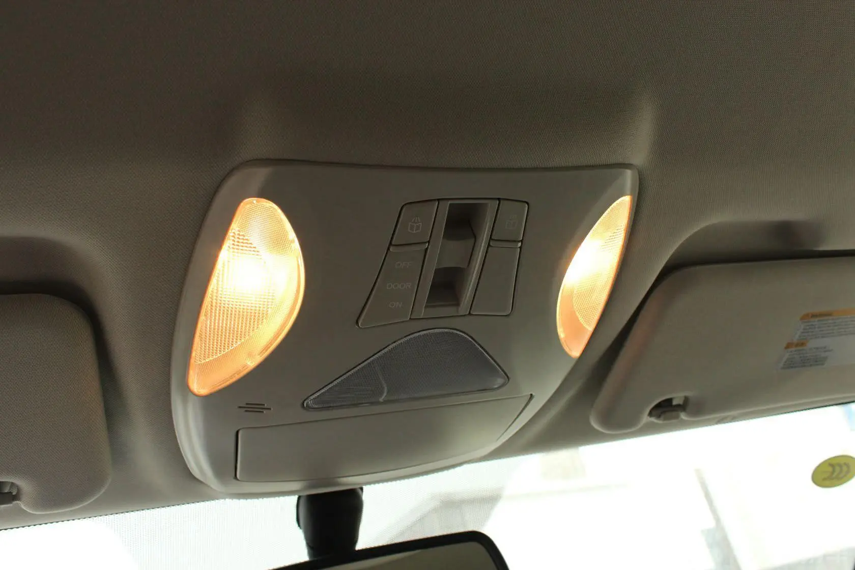 传祺GS52.0L 手动 舒适版前排车顶中央控制区