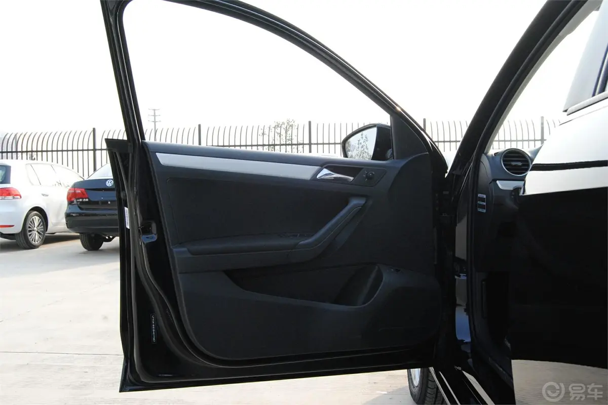 捷达1.4L 手动舒适型驾驶员侧车门内门板
