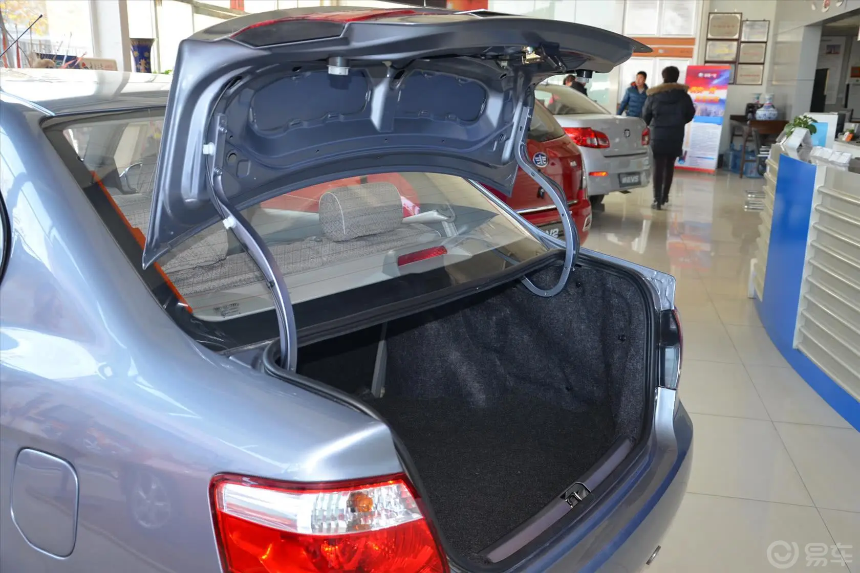 夏利N51.3L 手动 豪华型带气囊行李厢开口范围