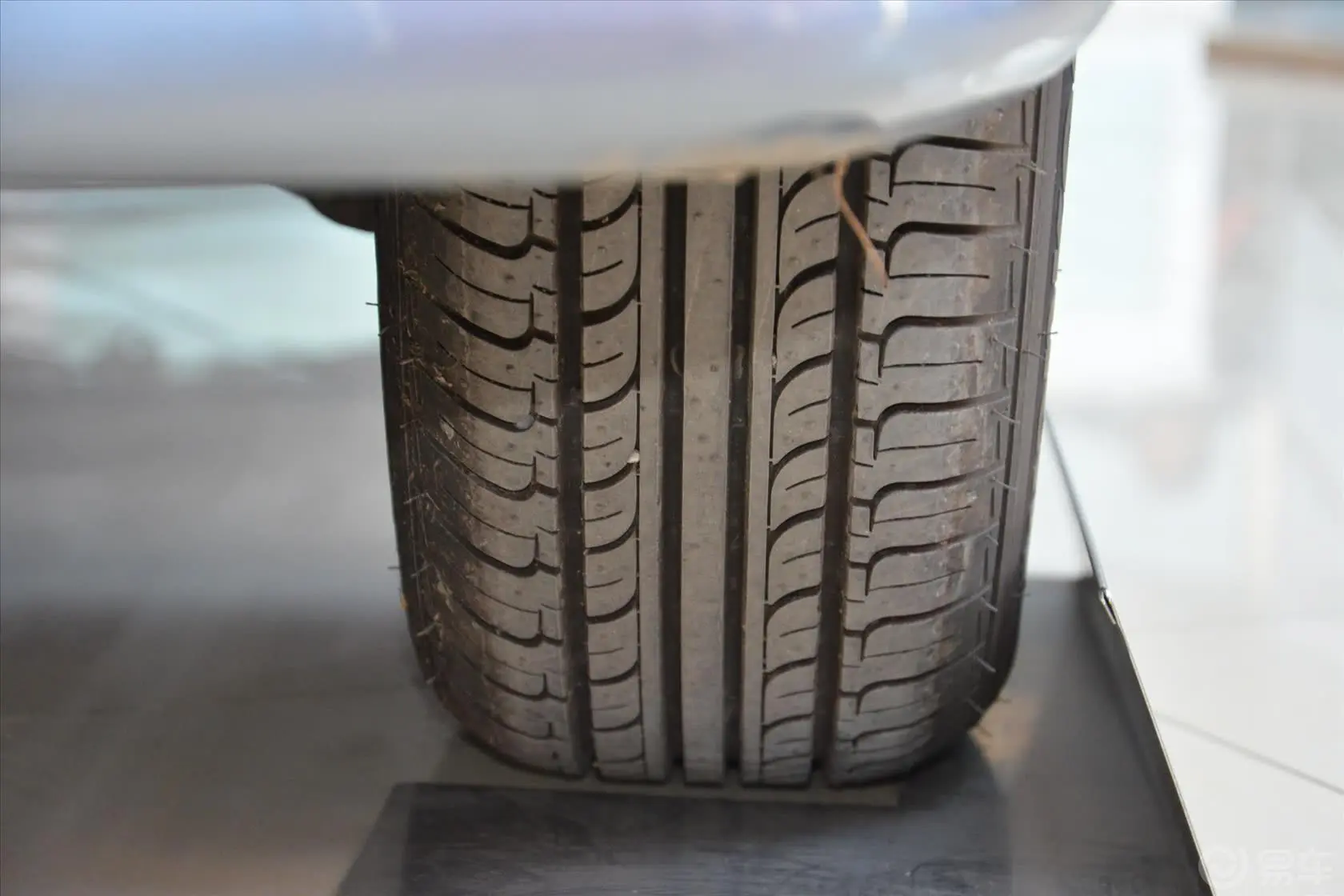 夏利N51.3L 手动 豪华型带气囊轮胎花纹
