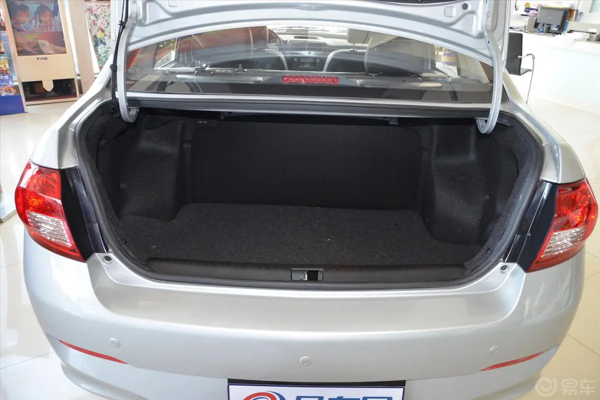 威志V51.5L 手动 精英型 国五行李箱空间