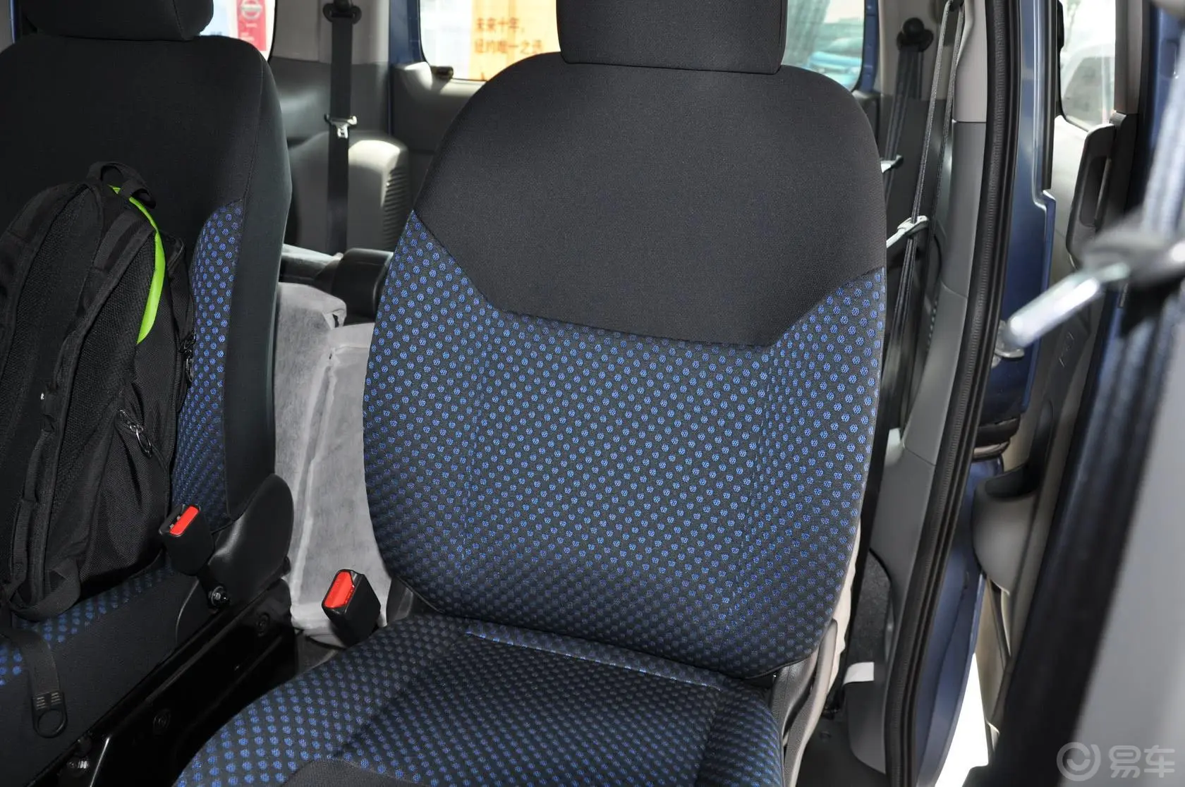 日产NV2001.6L 手动 尊贵型 2+3+2 国五驾驶员座椅