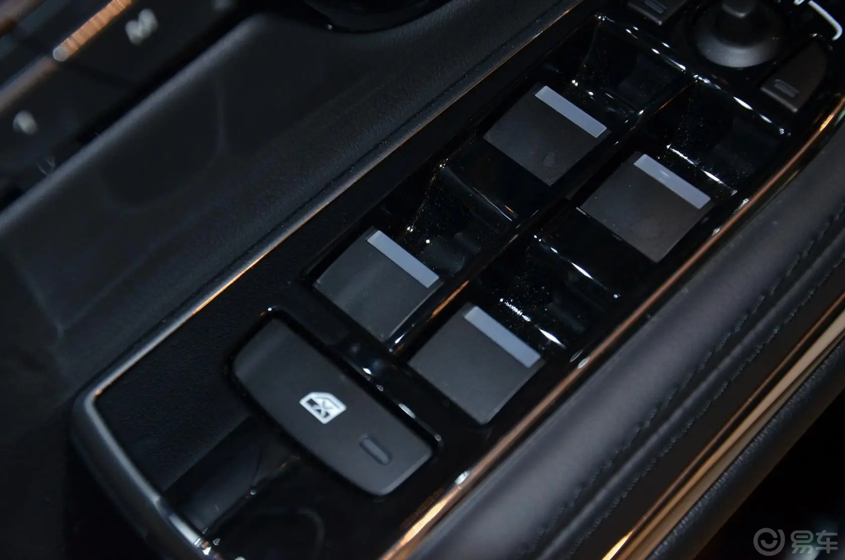 捷豹XJ3.0SC 手自一体 四驱 尊享商务版车窗升降键