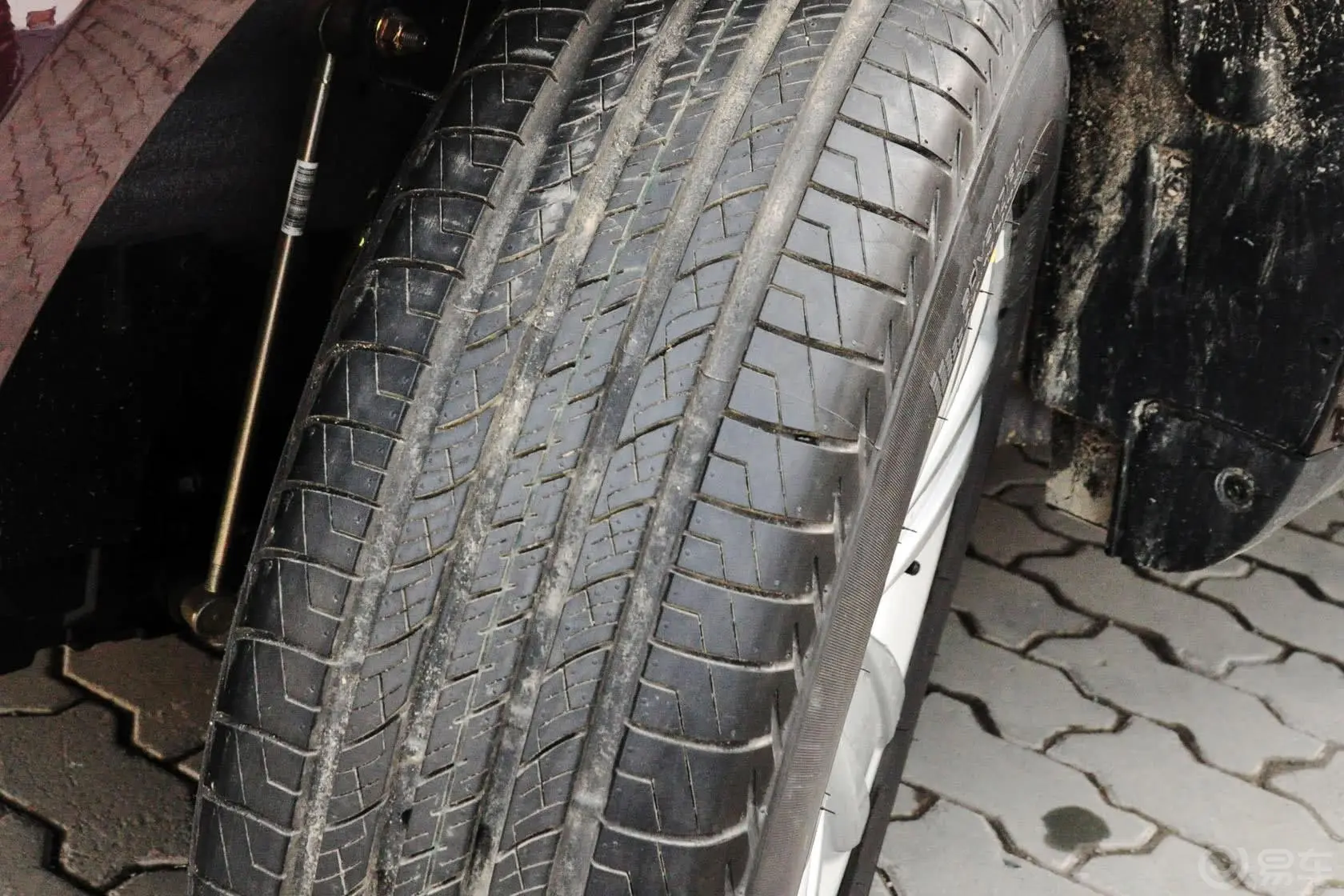 吉利GX72.0L 自动 尊贵型轮胎花纹