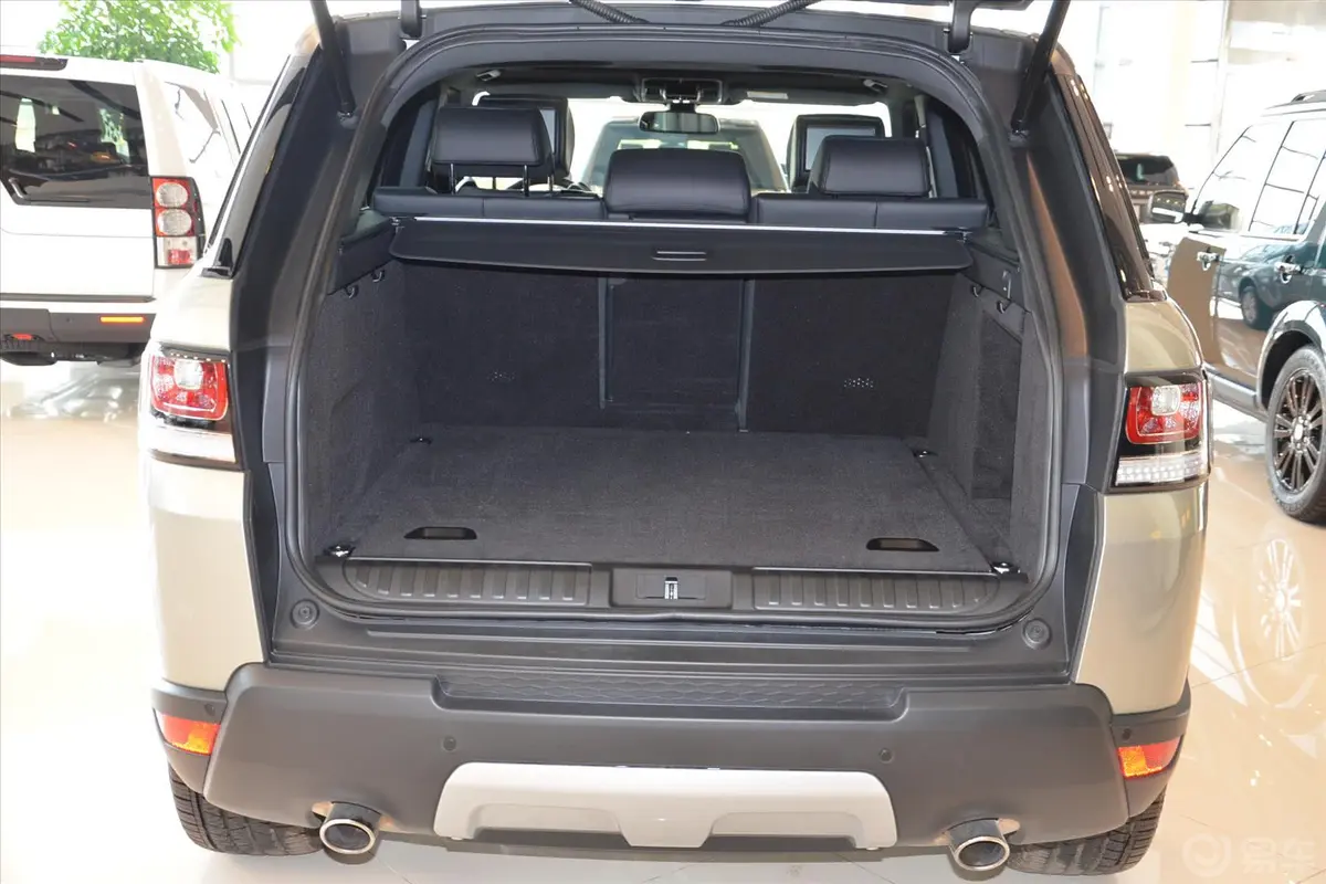 揽胜运动版3.0 V6 SC 汽油版 锋尚创世版行李箱空间