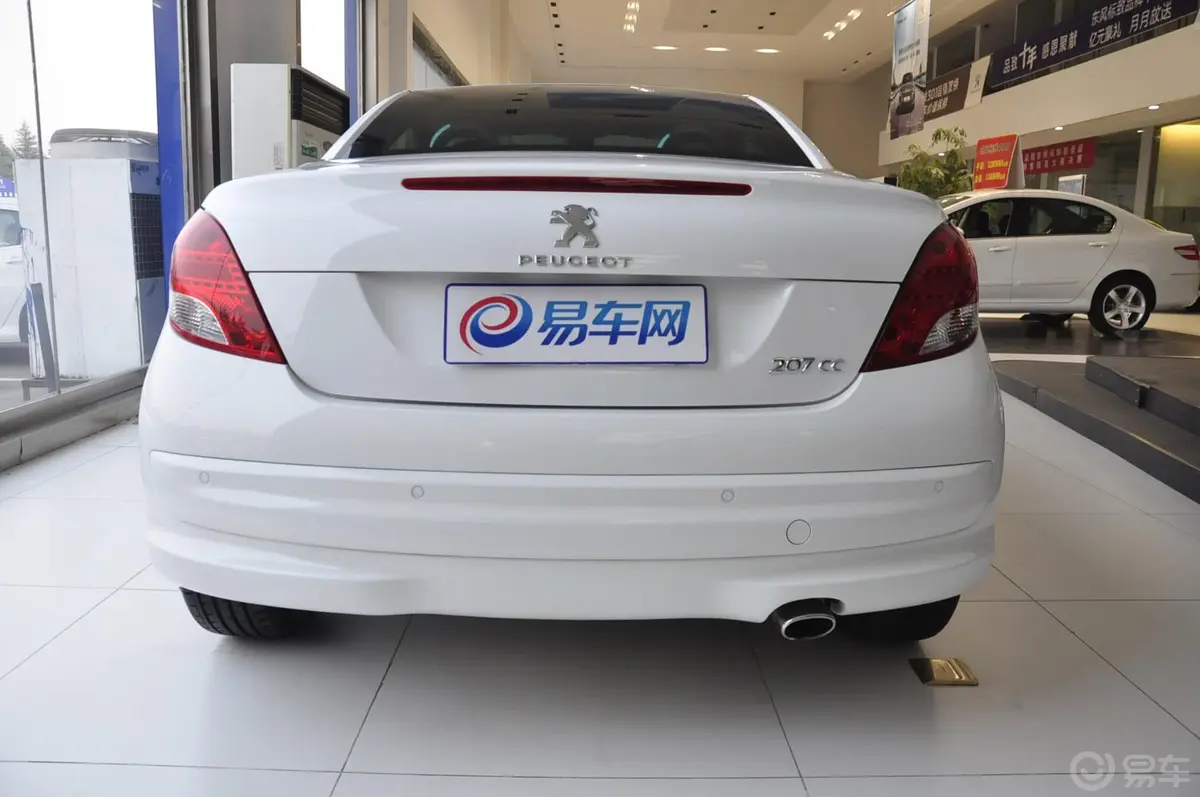 标致207(进口)CC 1.6L 自动 豪华版 罗兰加洛斯版正后水平