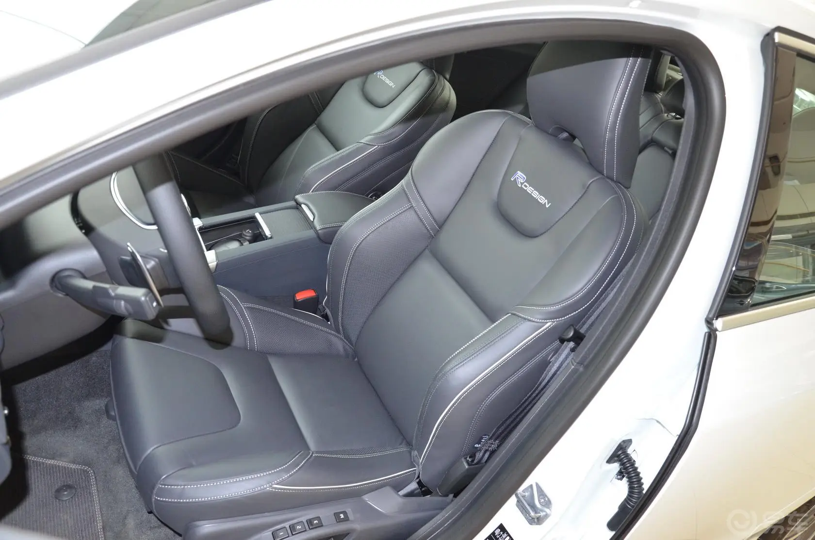 沃尔沃S60(进口)2.0T 手自一体 T5 个性运动版驾驶员座椅