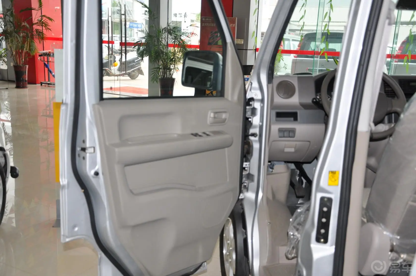 浪迪1.4L 手动 阳光版 标准型驾驶员侧车门内门板
