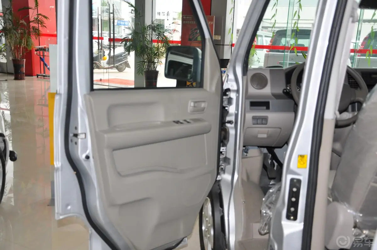 浪迪1.4L 手动 阳光版 标准型驾驶员侧车门内门板