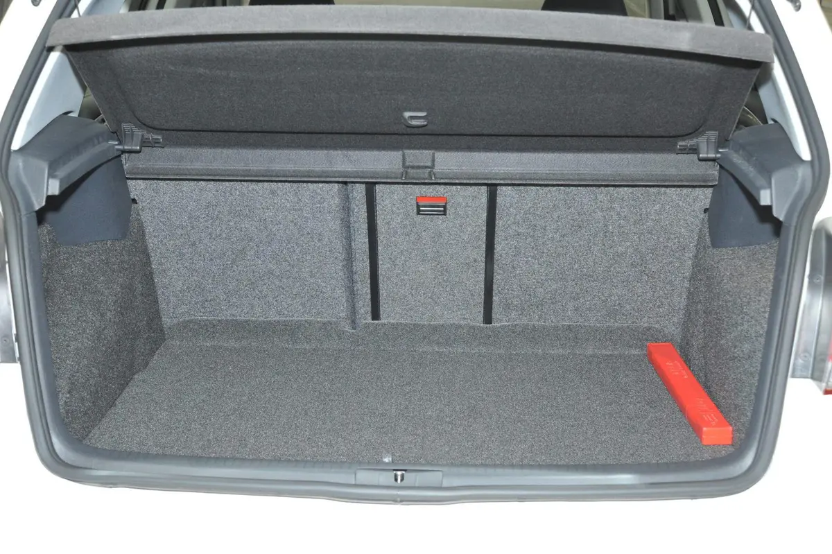 高尔夫1.6L 自动 豪华型行李箱空间