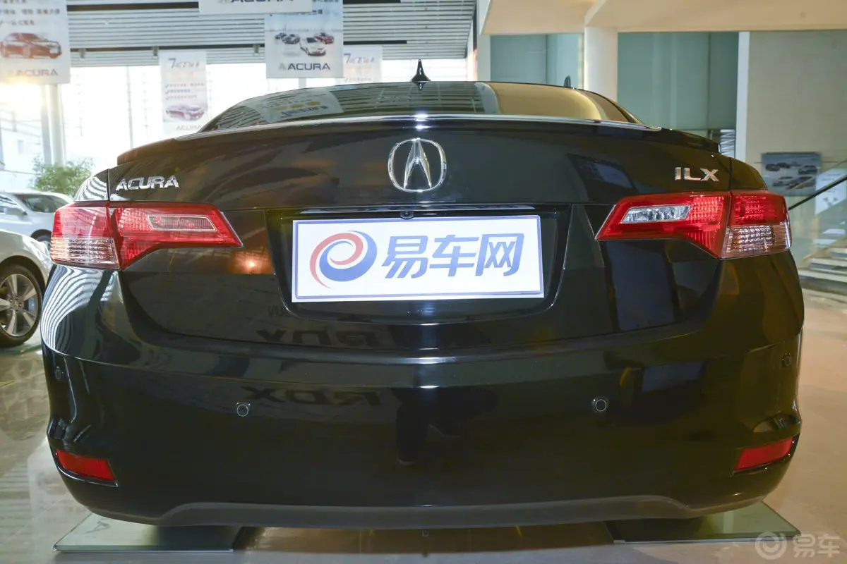 讴歌ILX2.0L 精锐版正后水平