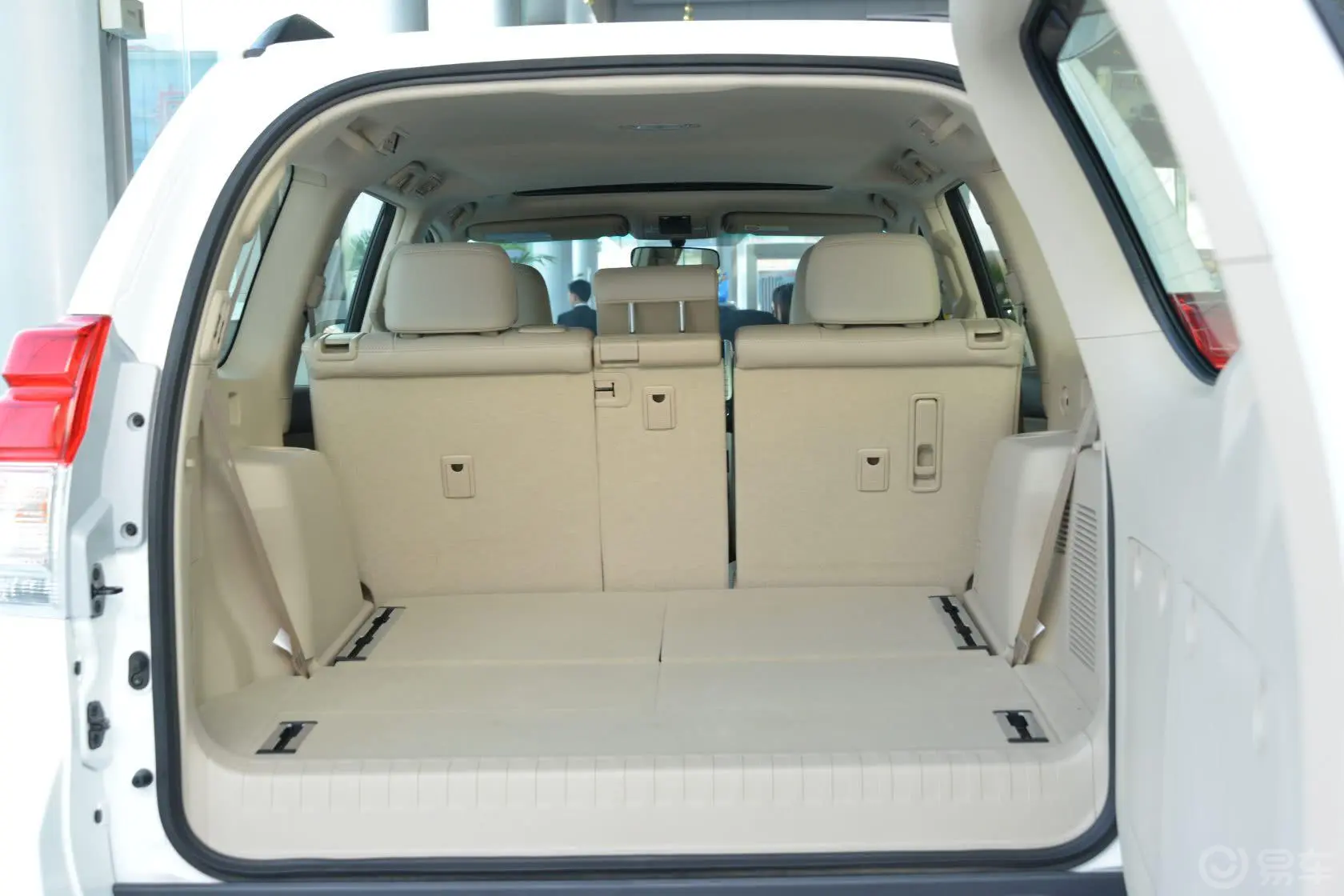 普拉多4.0L V6 TX-L NAVI行李箱空间