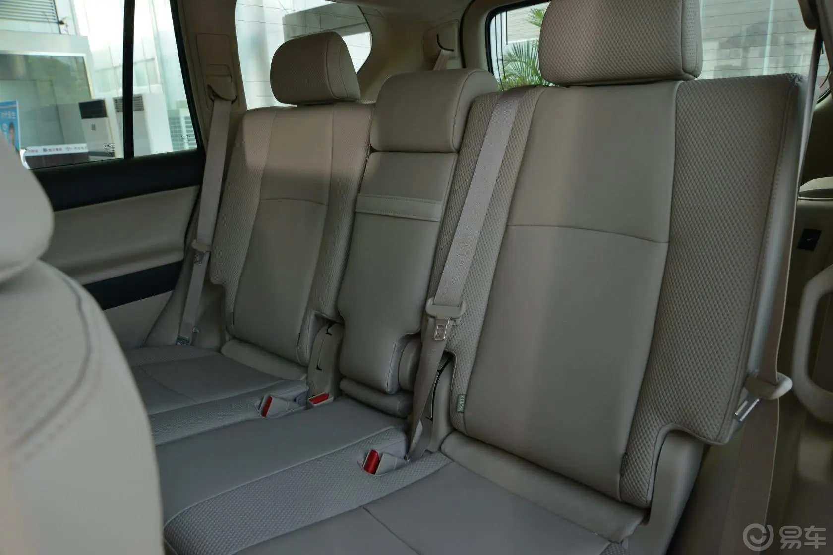 普拉多4.0L V6 TX-L NAVI后排座椅