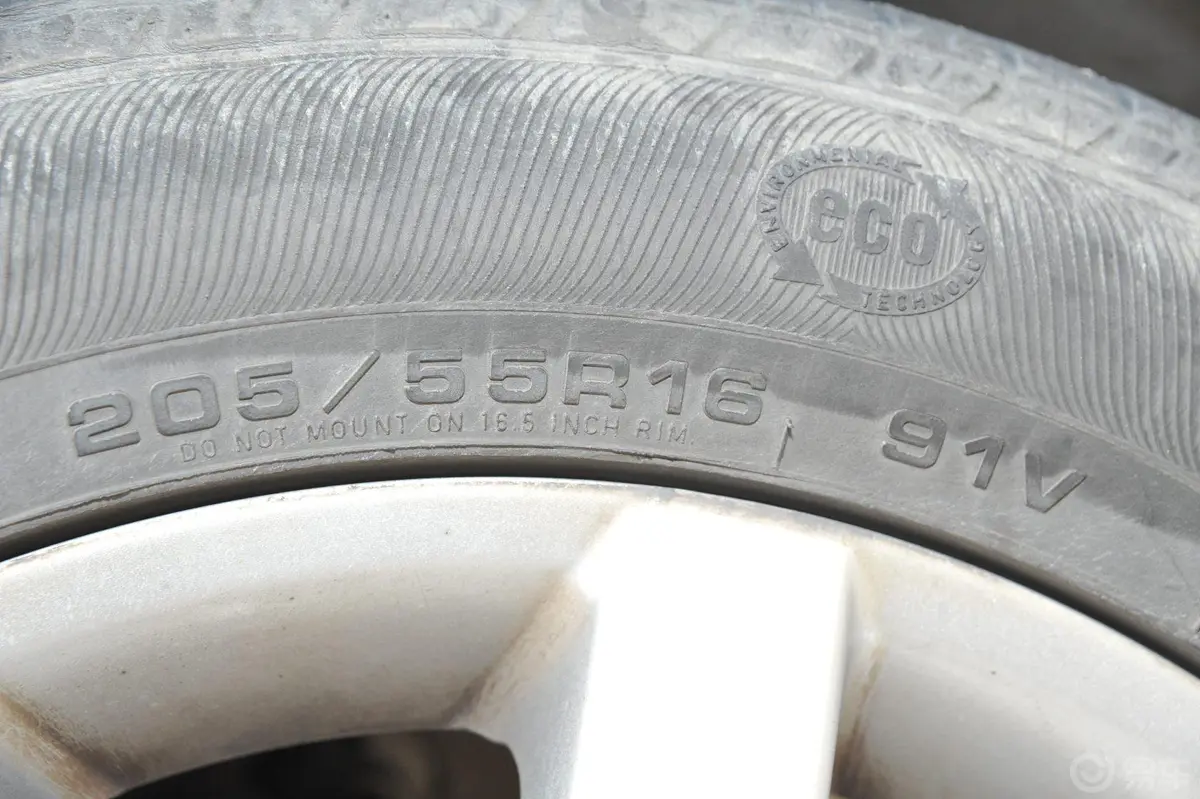 标致3081.6L 自动 尊尚型轮胎规格