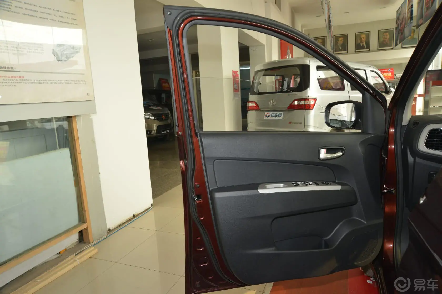 欧力威1.2L 手动 舒适版驾驶员侧车门内门板