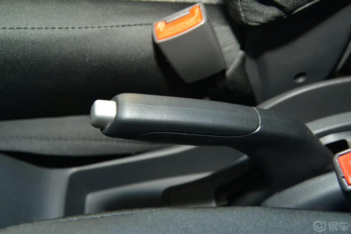 欧力威1.2L 手动 舒适版驻车制动（手刹，电子，脚刹）