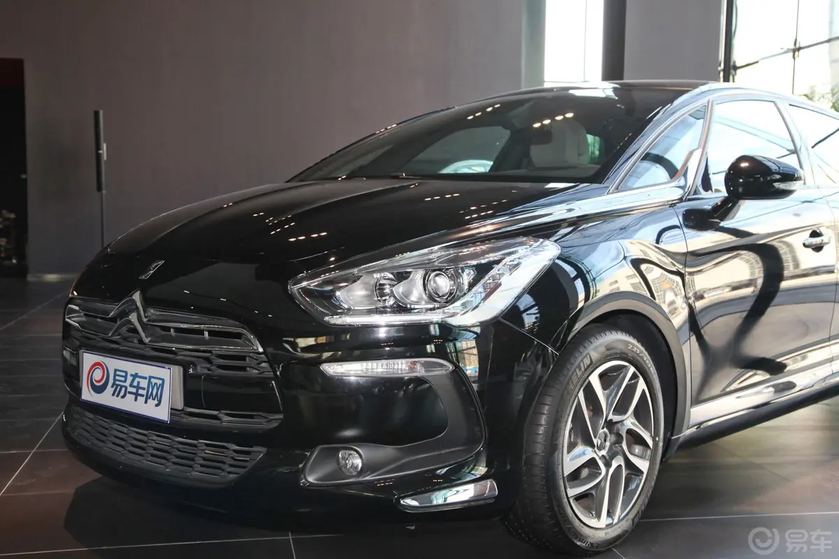 DS 5(进口)1.6T 手自一体 豪华版外观