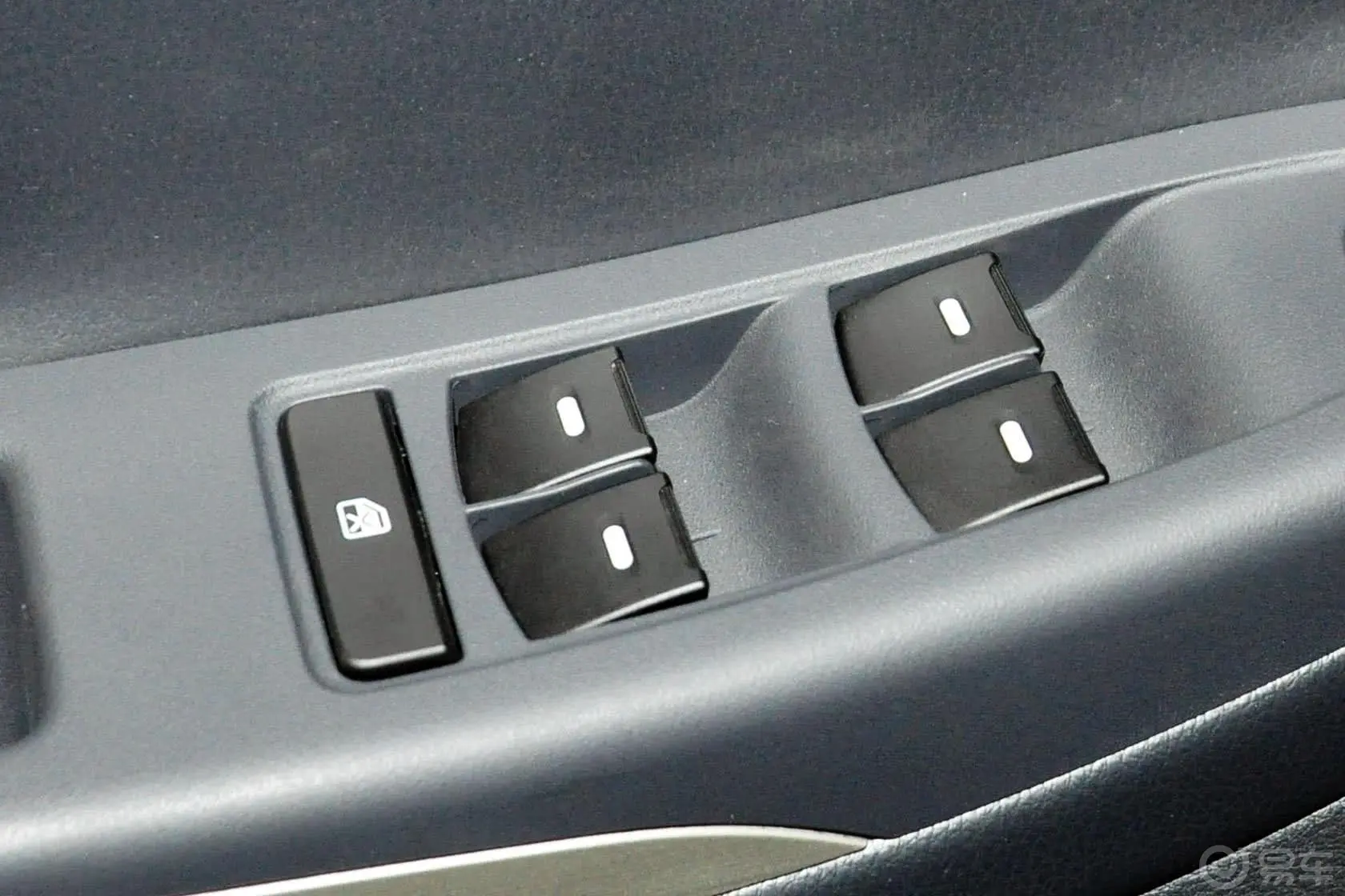 吉利GX72.0L 手动 尊贵型车窗升降键