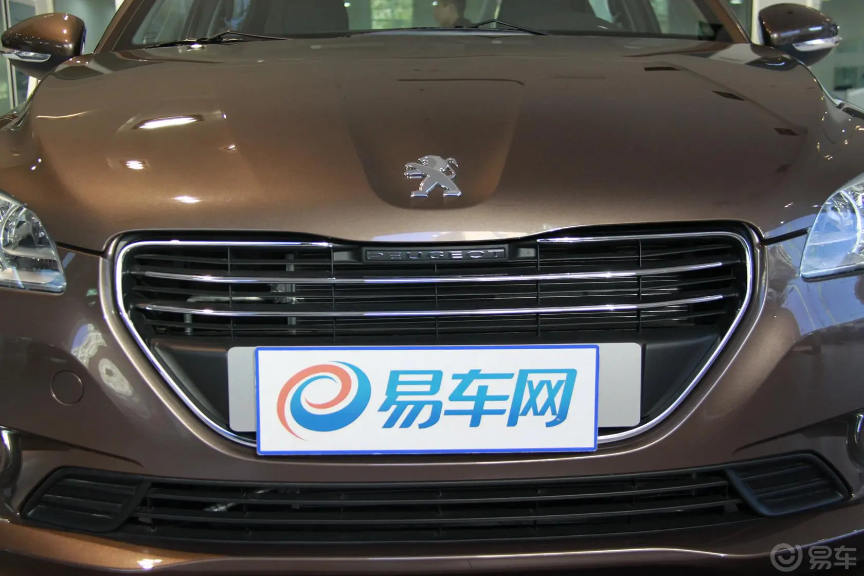 标致3011.6L 自动 尊贵版前格栅侧俯拍