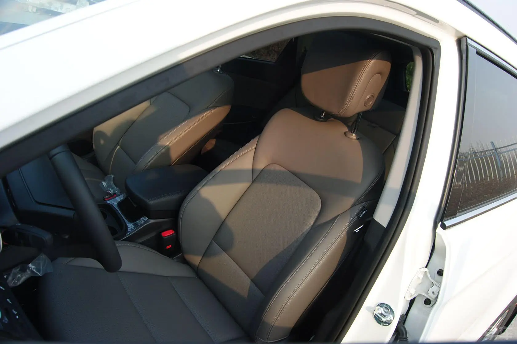 格越2.2T 自动 四驱 舒适版 7座驾驶员座椅